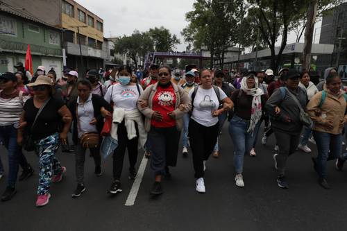 Bloquean marcha de la CNTE en Tlalpan con concreto y tráilers