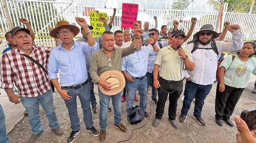 Ambientalistas e indígenas bloquean planta de fertilizantes en Topolobampo