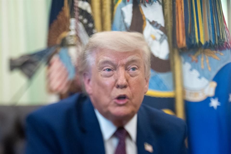 Trump Advierte sobre Control de Petróleo Iraní y Continuación de Ataques