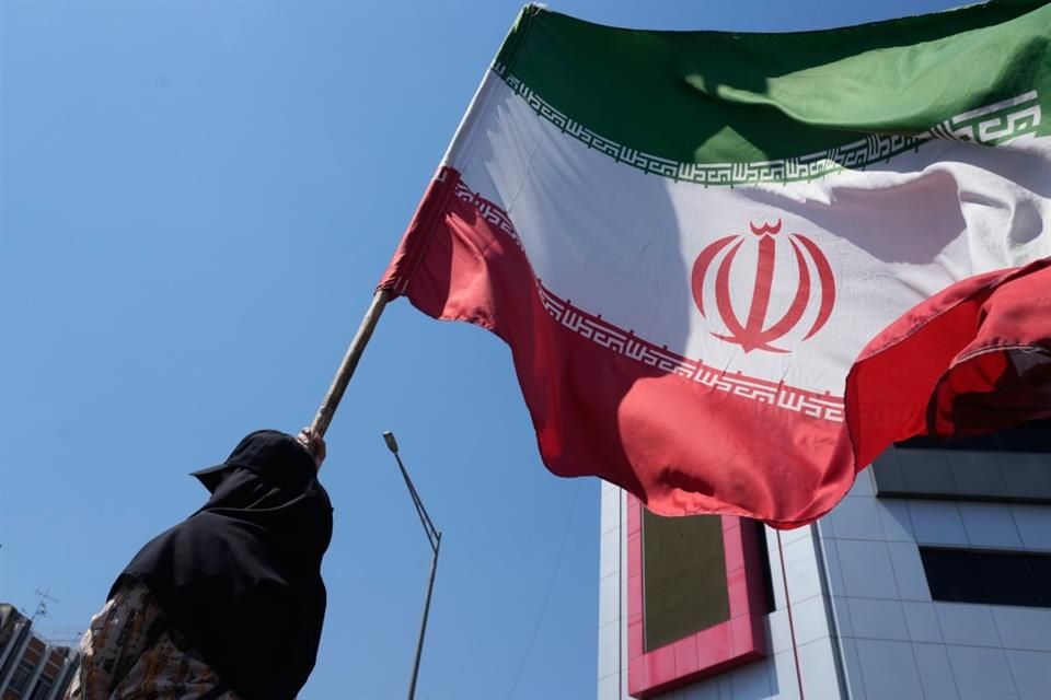 Irán ataca bases estadounidenses en Bahréin y Kuwait