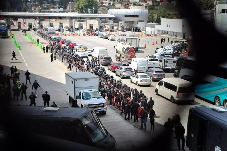 Operativo en caseta de Tlalpan por normalistas