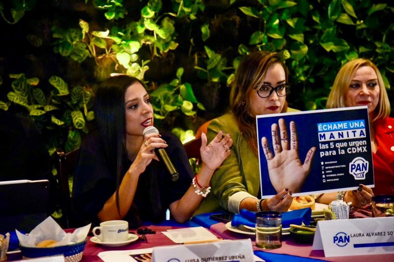 PAN critica a Sheinbaum por trato a madres buscadoras y asistencia a cena de FIFA