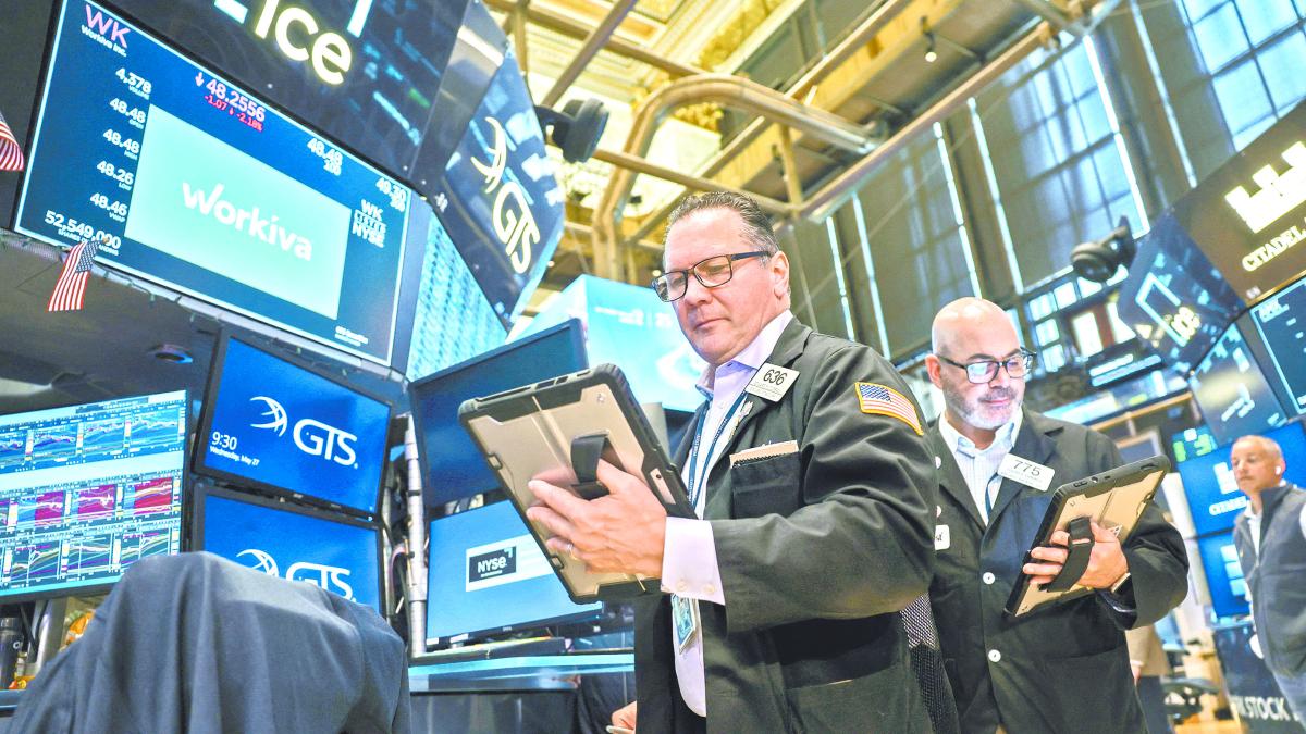 Acciones de SpaceX, Alphabet y Amazon caen por temores al gasto en IA