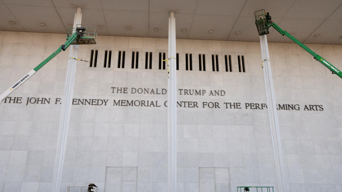 Juez de EE. UU. rechaza recurso para mantener el nombre de Donald Trump en el Kennedy Center