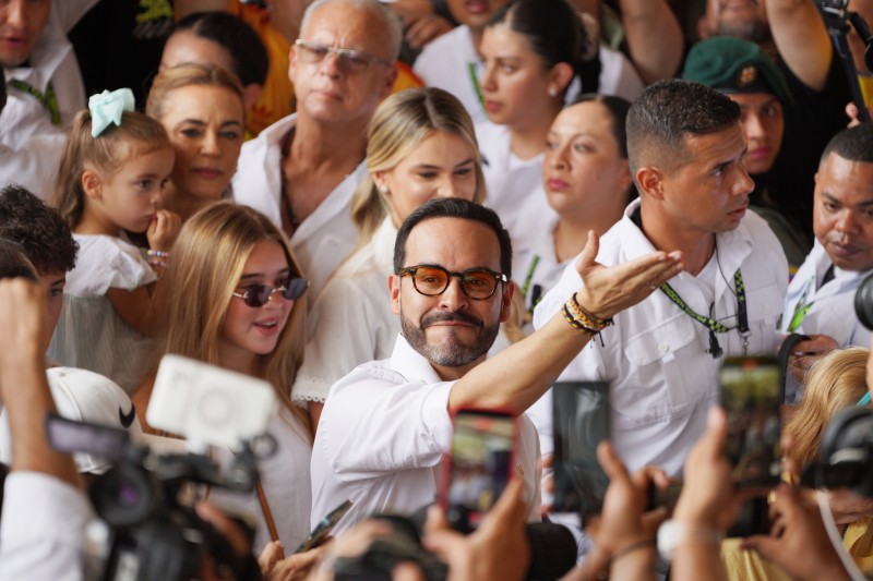 Conteo provisional muestra ventaja a De la Espriella en elección altamente polarizada