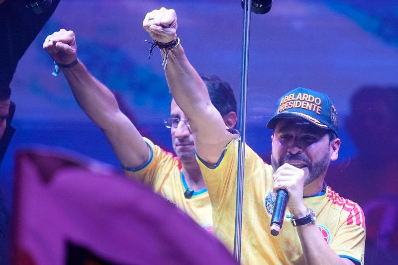 De la Espriella Prepara a su Equipo Económico para Calmar a los Inversores