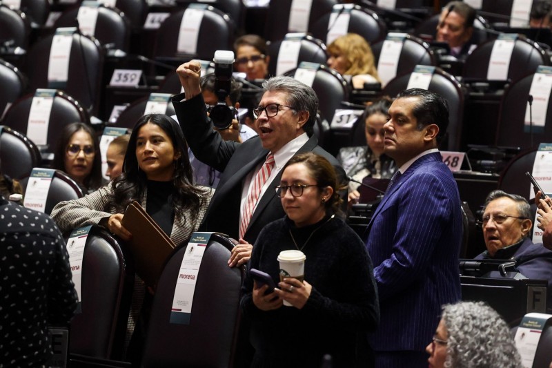 Monreal defendió la estrategia del gobierno ante la CNTE y celebró que "el balón sí rodó" en el Mundial