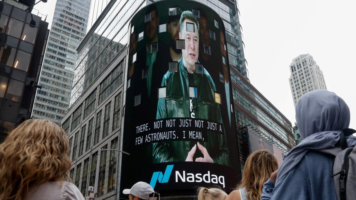 Acciones de SpaceX se disparan más de 30% en su debut en la bolsa de Nueva York