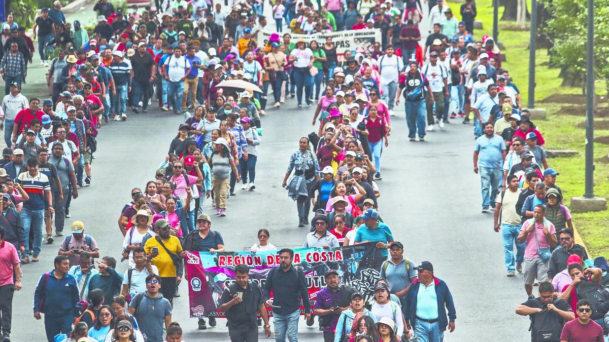 Gobierno y CNTE alcanzan acuerdo; sindicato considera propuestas insuficientes