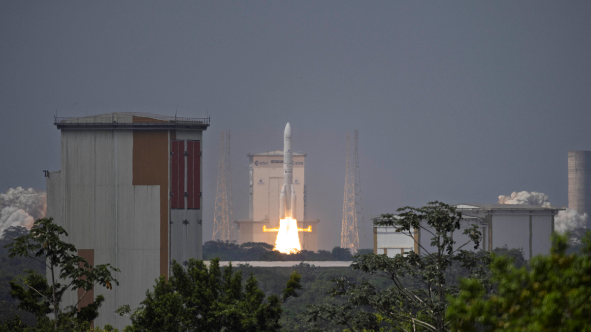 Amazon Leo presenta plan para constellation de 5,105 satélites con servicio directo a móviles desde 2028