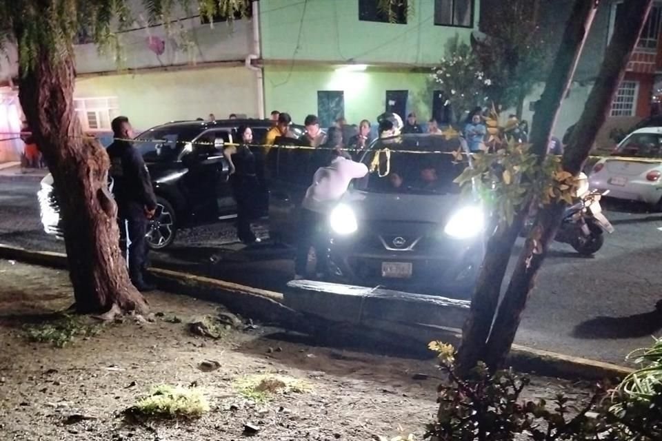 Asesinan a tiros a un automovilista en Ecatepec; una mujer resulta herida