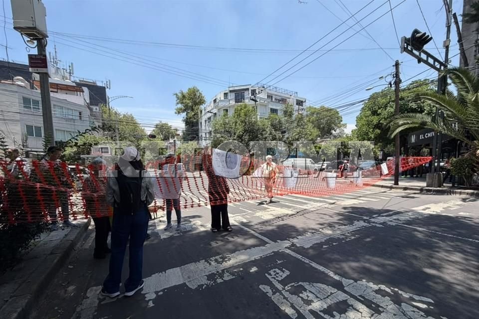Fiscalía de CDMX atiende bloqueos vecinales en Del Valle por casos de despojo