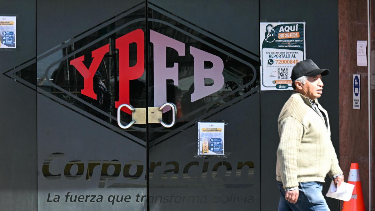 Bolivia ordena intervenir a YPFB ante escasez de combustibles