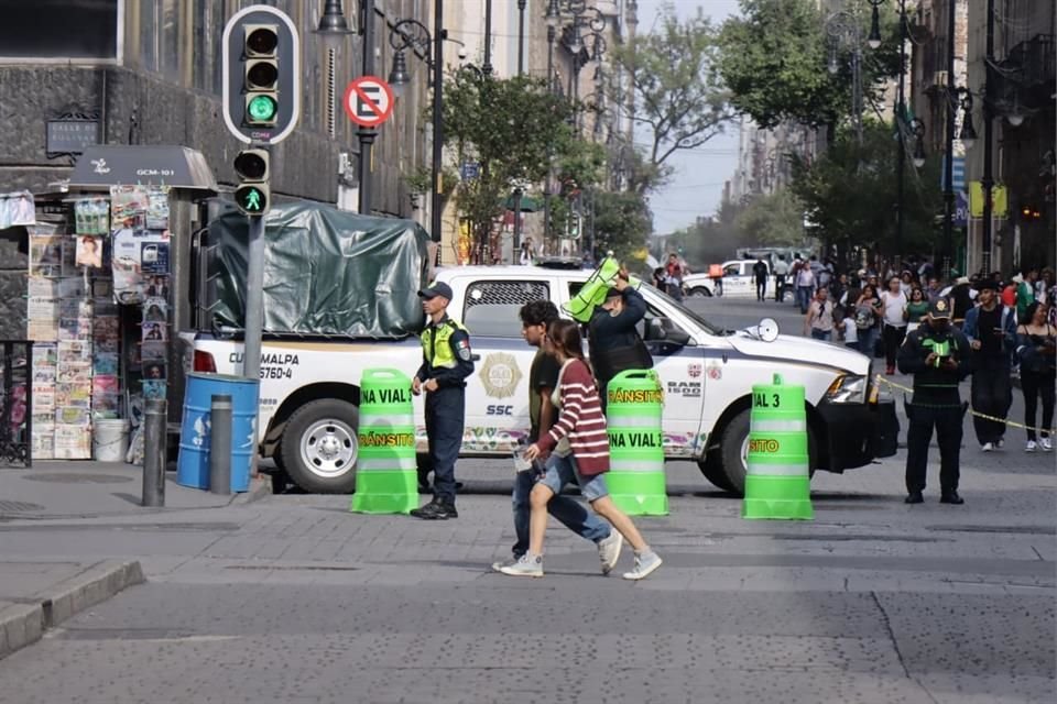 Se burlan de manera informal las restricciones en el Zócalo antes del Grito