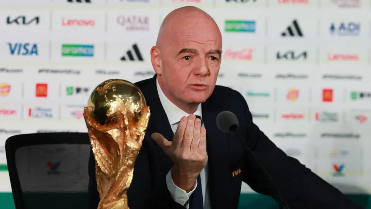 Michael Payne, ex ejecutivo del COI, califica de 'caída en desgracia más rápida' el fracaso del plan comercial de Infantino