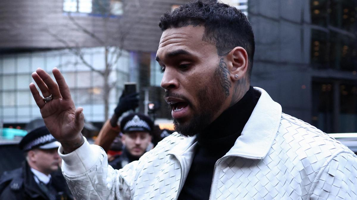 Chris Brown, condenado a prisión en suspenso por pelea en una discoteca de Londres