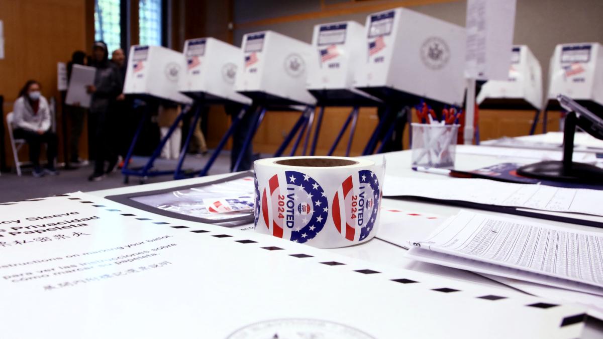 Demócratas optimistas y Trump en una gira frenética a una semana de las legislativas en EU
