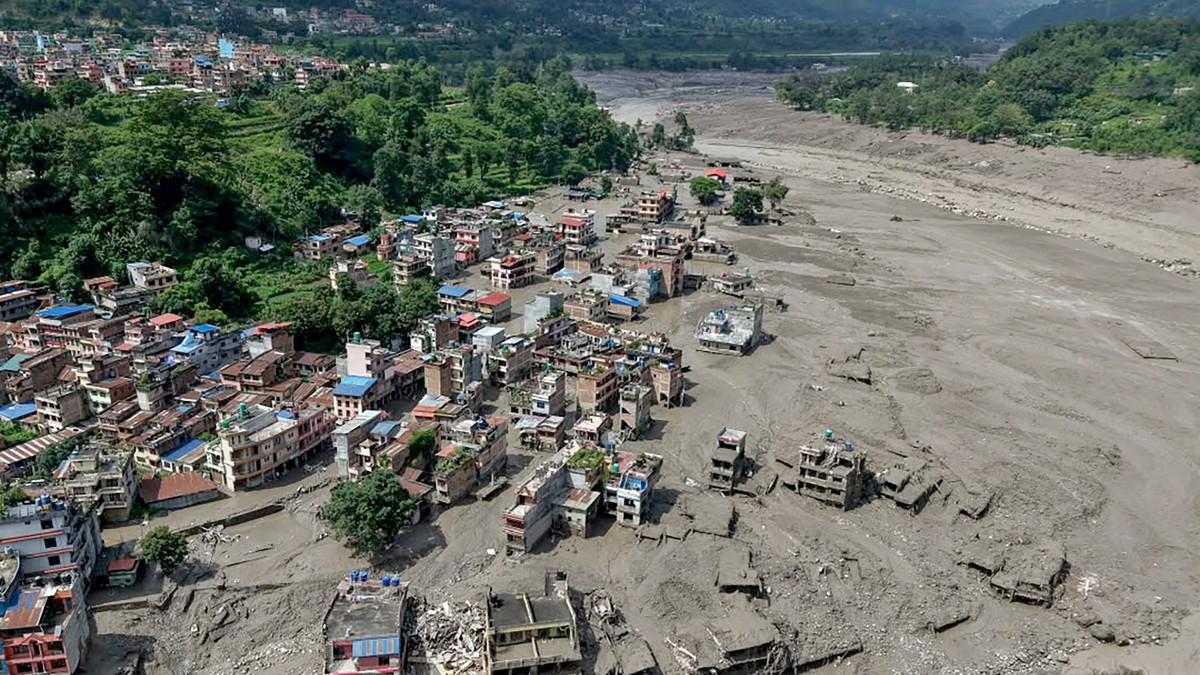 Inundación devastadora en Nepal y Tíbet: 95 muertos y cientos de desaparecidos