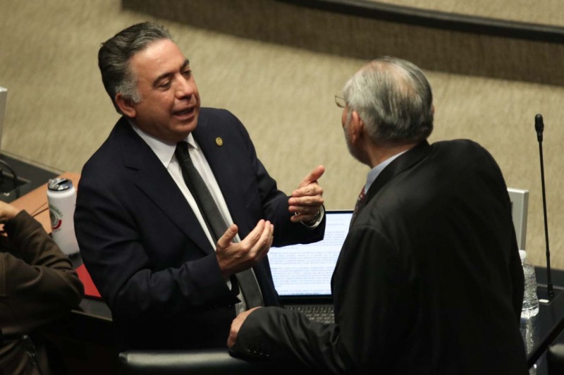 Enrique Inzunza reaparece en el Senado tras dos meses de ausencia por acusaciones en Estados Unidos
