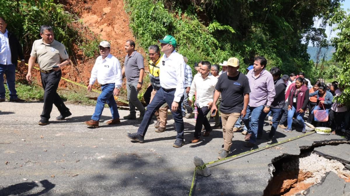 Gobierno de Puebla despliega maquinaria y apoyos sociales en la Sierra Negra