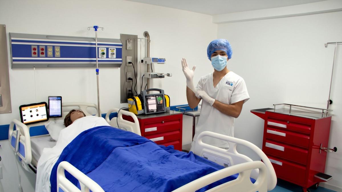 La especialización en enfermería amplía las oportunidades laborales en el sector salud
