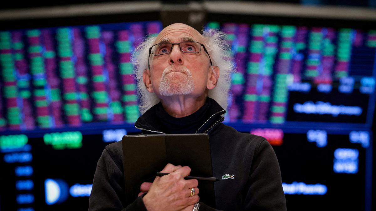 La Fed mantiene tasas sin cambios; mercados caen por tensiones geopolíticas