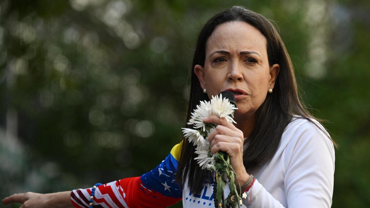 María Corina Machado promete hacer lo necesario para regresar a Venezuela y apoyar a afectados por sismos