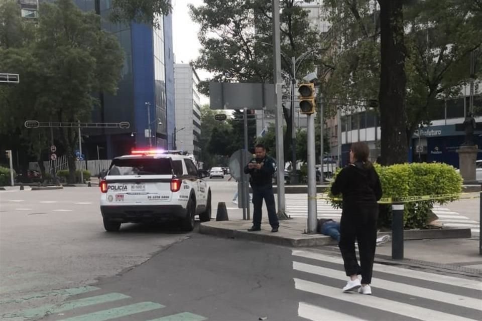 Fallece hombre mayor tras infarto en Paseo de la Reforma