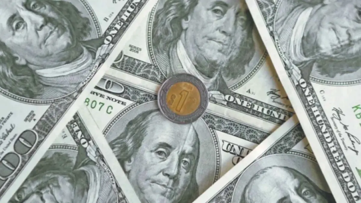 Peso mexicano cae levemente ante el dólar por datos de inflación en EE.UU.