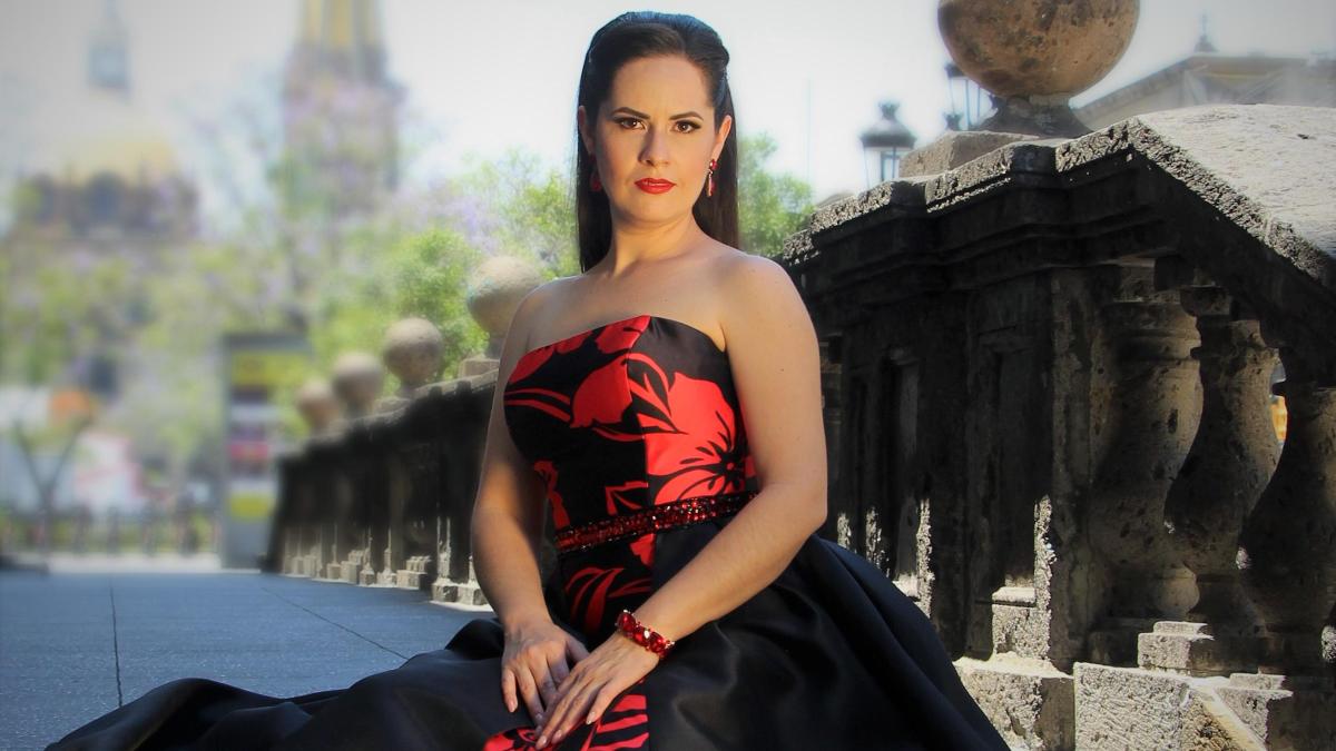 Prefiero cantar que ser funcionaria: Anabel De la Mora