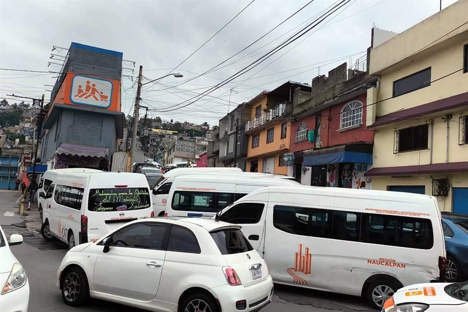 Transportistas bloquean estación Cuatro Caminos en rechazo a Línea 3 del Mexicable en Naucalpan