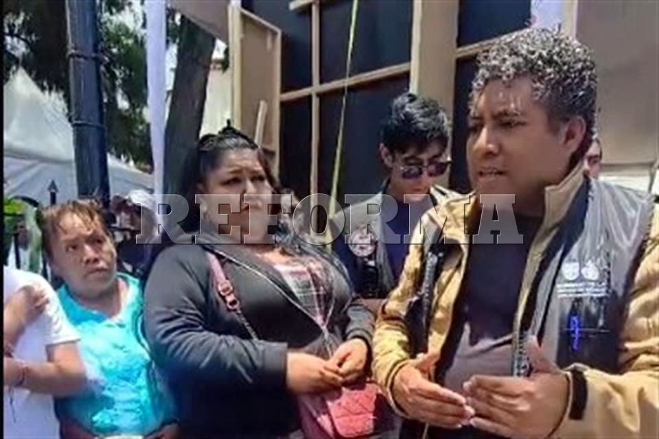 Habitantes de Xochimilco se manifiestan durante visita de Clara Brugada por crisis de agua potable