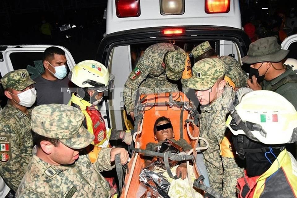 Rescata Ejército mexicano a niño bajo escombros en Venezuela
