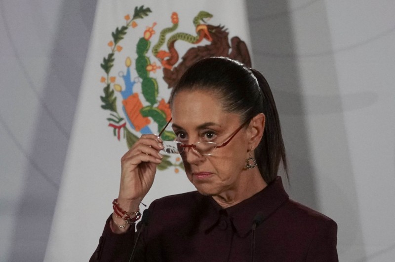 Sheinbaum plantea reforma contra doble nacionalidad en gobernadores