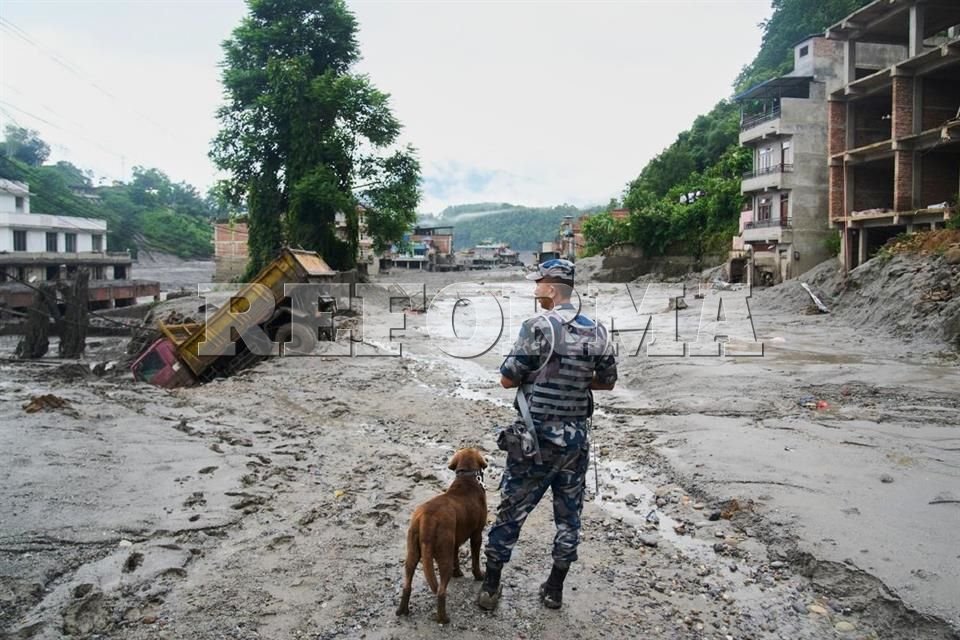 Nepal: avalancha deja 392 muertos y más de mil desaparecidos