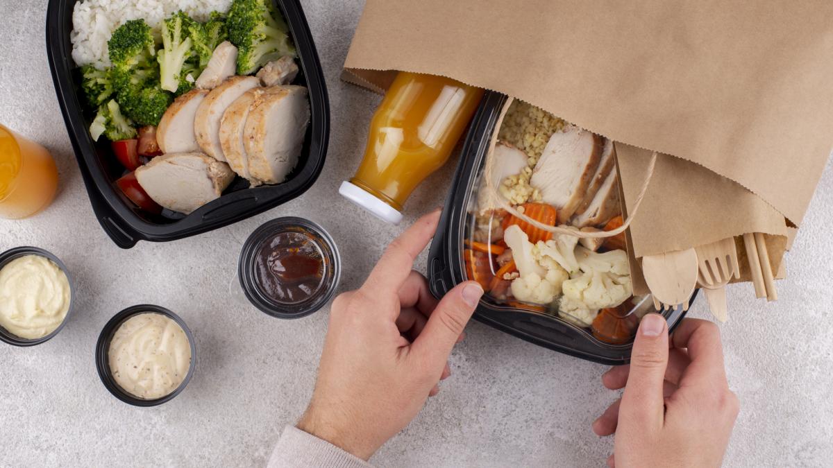 ¿Tu trabajo te está saliendo más caro de lo que ganas? Ahorra en transporte y comida en tu rutina