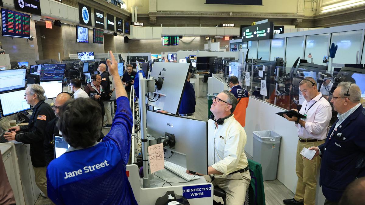 Wall Street cierra con ganancias y el Dow Jones marca un máximo histórico