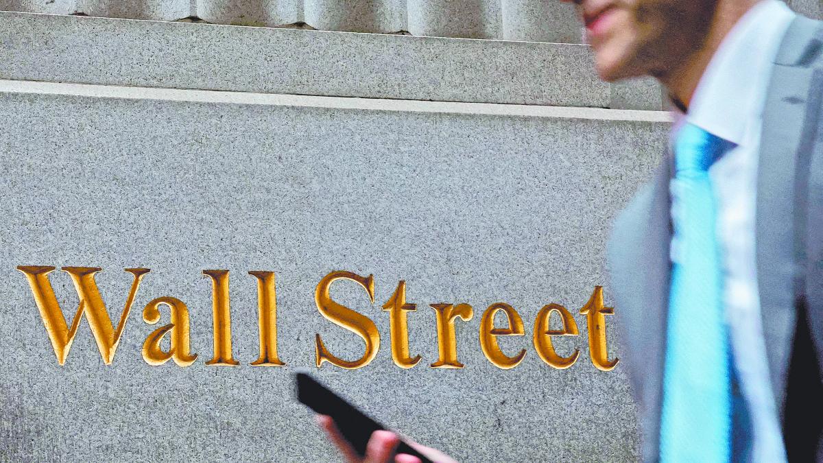 Wall Street cierra en terreno mixto: Nasdaq cae pero Dow Jones y S&P 500 avanzan tras datos laborales