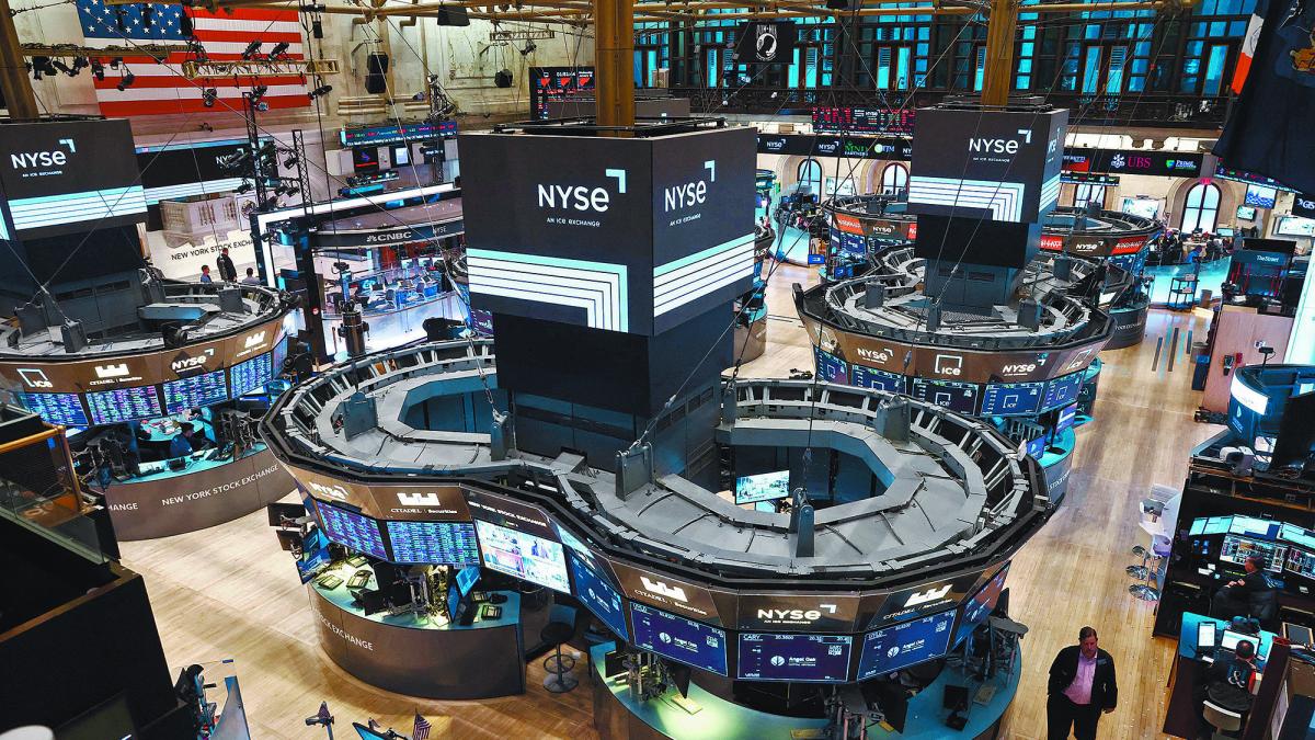 Mercados neoyorquinos operan con resultados dispares tras reporte laboral decepcionante en Estados Unidos